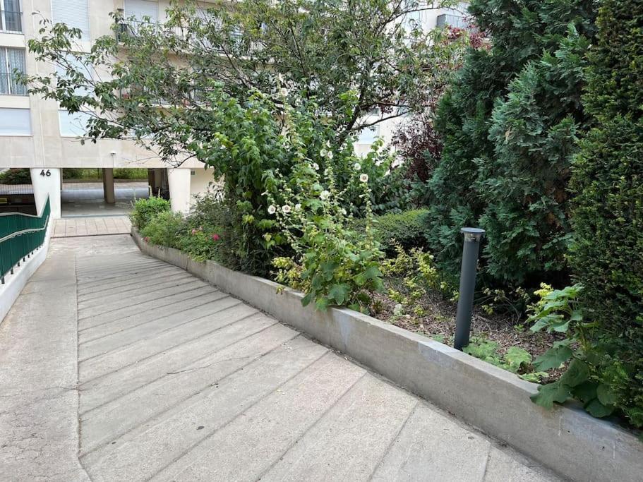 Superbe Appartement Avec Belle Vue Jardin ปารีส ภายนอก รูปภาพ