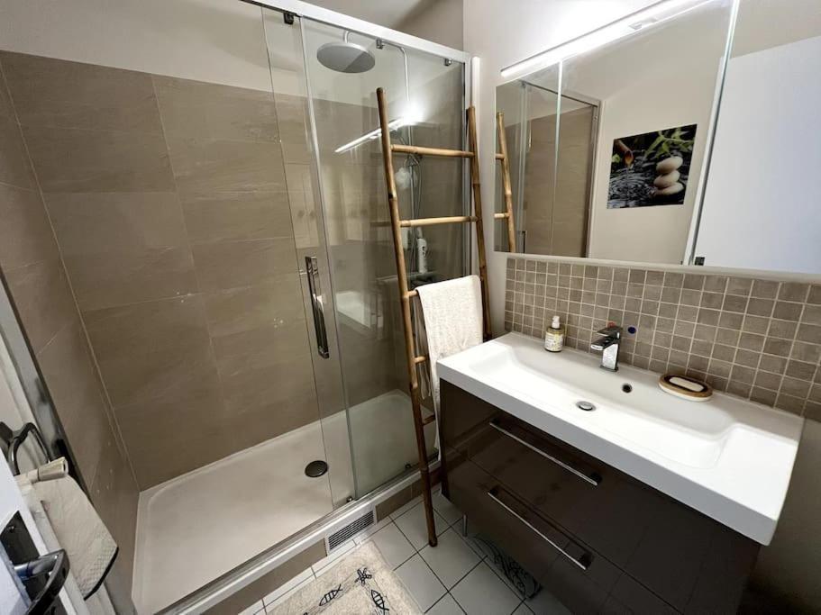 Superbe Appartement Avec Belle Vue Jardin ปารีส ภายนอก รูปภาพ