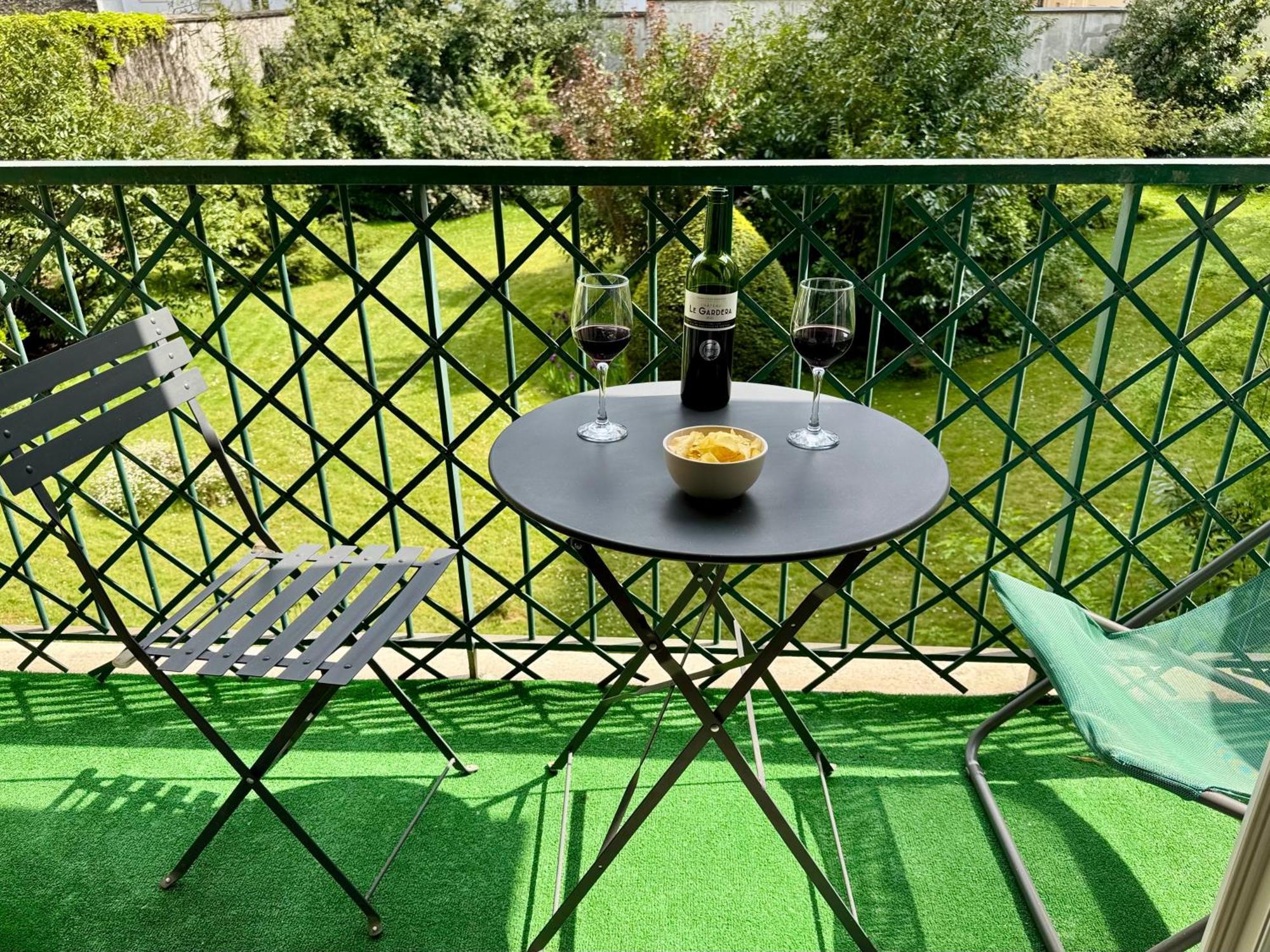 Superbe Appartement Avec Belle Vue Jardin ปารีส ภายนอก รูปภาพ